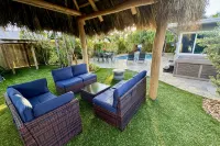Heated Pool and New Jacuzzi Retreat - Charming Tropical Oasis