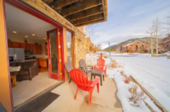Community Hot Tub and Scenic Views - Charming Mountain Getaway