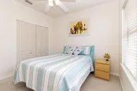 Canal Access and Cozy Comfort - Charming Family Haven