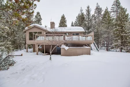 Private Hot Tub and Scenic River Access - Beautiful Family Retreat