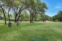 Romantic Suite with Private Patio and Communal Kitchen - Charming Retreat Hotels in Wimberley