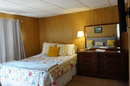 Charming Cabin with Scenic Surroundings - Cozy Mountain Retreat