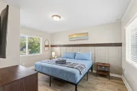 Fire Pit and Entertainment Garage - Cool Coastal Haven