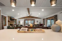 Charming Cabin with Pizza Oven and Game Table - Cozy Retreat