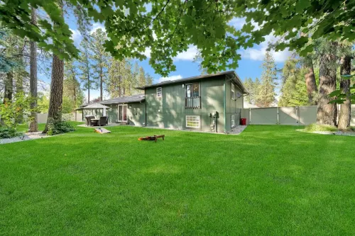 Huge Yard, Foosball, BBQ, and Cozy Vibes - Serene Spacious Haven