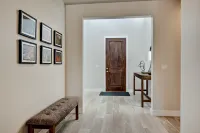 Luxury Home with Putting Green and Covered Patio - Elegant Golf Retreat