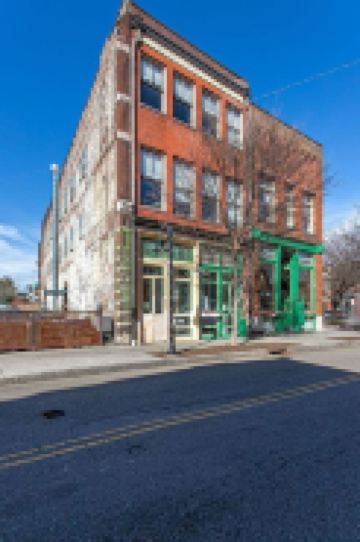 Spacious Living and Scenic Downtown Views - Charming Oasis