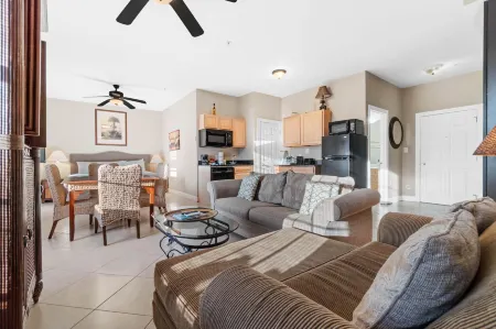 Charming Studio with Community Pools and Beach Access - Cozy Retreat