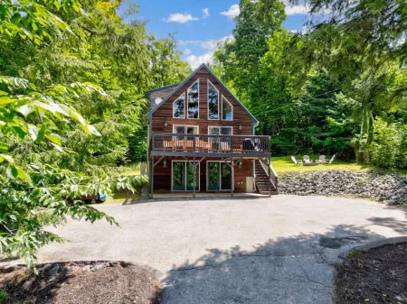 Waterfront Access with Kayaks and Firepit - Serene Spacious Retreat Отели в г. Грей