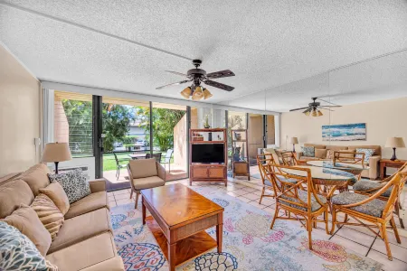 Ground Floor Condo Walking Distance to Beach Отели рядом с достопримечательностью «Kihei Aquatic Center»