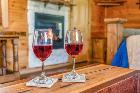 Hill Country Views, Whirlpool Tub and Fire Pit - Charming Retreat