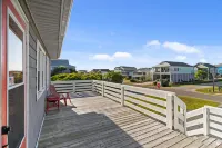 Beautifully Appointed Decor and Beach Proximity - Gorgeous Coastal Getaway