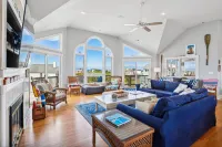 Private Pool, Hot Tub and Ocean Views - Stunning Coastal Haven فنادق في كورولا