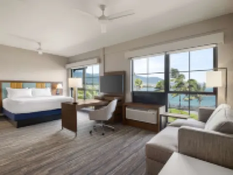 Hampton Inn & Suites by Hilton Maui North Shore カフルイのホテル