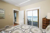 Stunning Views and Elegant Interiors - Luxurious Oceanfront Haven