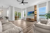 Screened Pool and Game Room with Family Amenities - Elegant Retreat Hotels in Osceola County