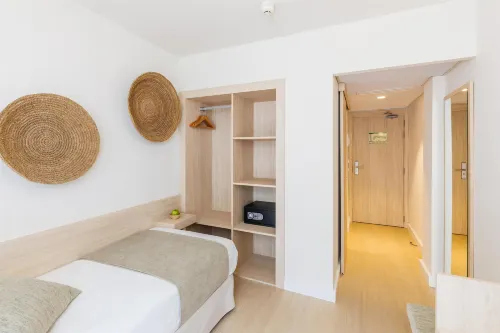 Hotel O7 Alondra - Strand