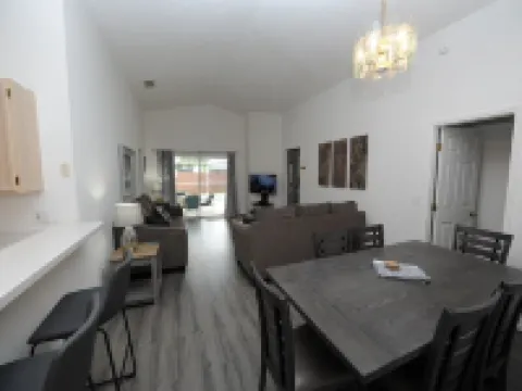 Private Pool and Modern Elegance - Spacious Family Sanctuary