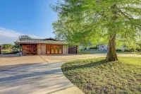 Waterfront Home- 2 Pools, Waterslide, huge boat dock and perfect layout!!