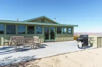 Cozy Secluded Retreat - Views, Sunroom, Spacious Patio, BBQ Hotels in Twentynine Palms