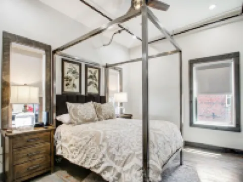 Stunning Kitchen and Balcony with Mountain Views - Luxurious Oasis