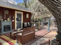 Unique Cottage on Large Private Pond. Heatwave Special….. Come and Cool down.