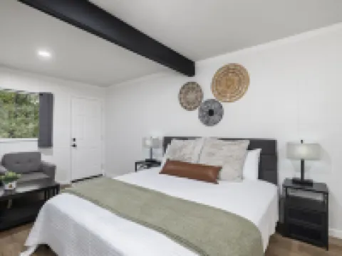 The Lofts on Indian Point - Near Silver Dollar City Hotels in Stone County