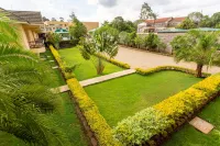 Longview Suites Hotels near Giraffe Centre