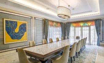 Hilton Salwa Beach Resort & Villas