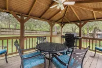 The Cozy Cottage Getaway Hotels in Swan Township