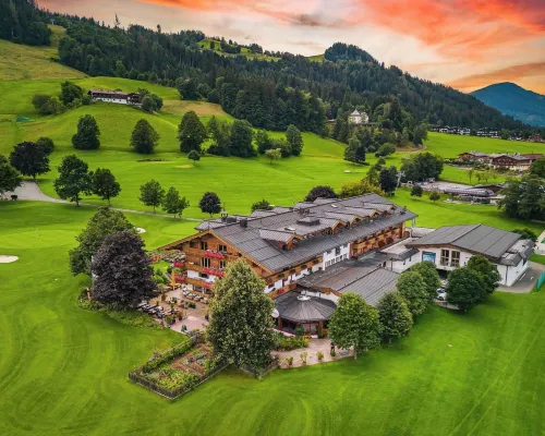 โรงแรมราสมุสโฮฟ โรงแรมในคิทซ์บูเฮล