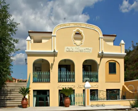 เรสซิเดนซ์ กาลา ลิเบรอตโต โรงแรมในOrosei