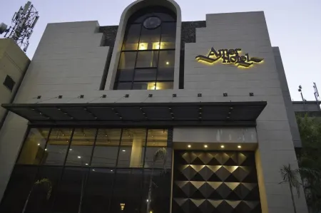 Amer Hotel Отели рядом с достопримечательностью «Самади оф Рейнджит Сингх»