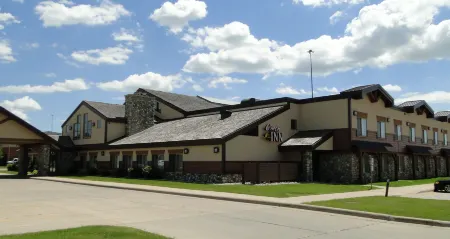 C'Mon Inn & Suites Fargo Отели рядом с достопримечательностью «Red River Zoo Nature Playground»