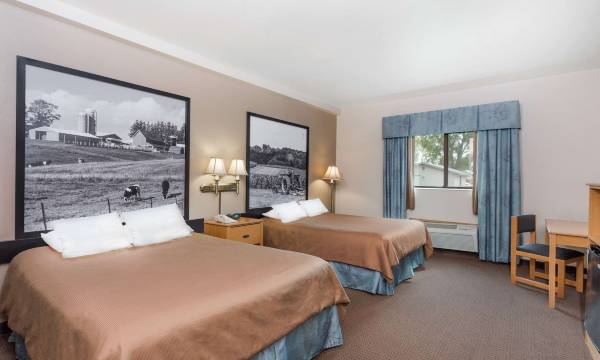 Super 8 by Wyndham Monroe WI