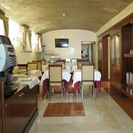 Aurelius Art Gallery Hotel Отели рядом с достопримечательностью «Вилла Карпенья»