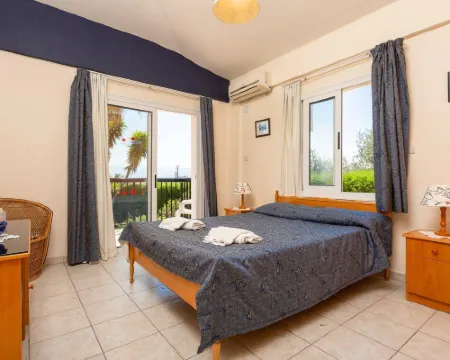 Villa Chrystalla Large Private Pool Walk to Beach Sea Views A C Wifi - 2186 Hotels in Neokhorio