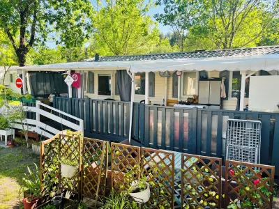Mobil Home 6 Personnes Dans Camping Familiale. Animaux de Compagnie Acceptés