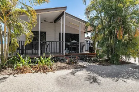 Emerald Green Village Отели в г. Эмеролд