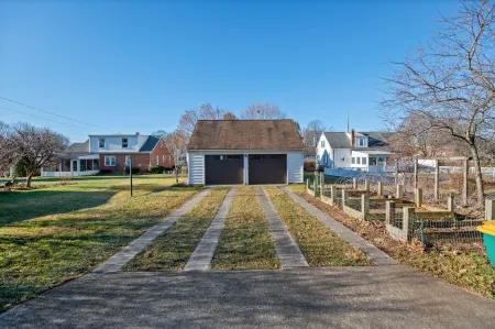 "sweet Serenity" Stay 10 Minutes from Hershey 3 Bedroom Home by Redawning