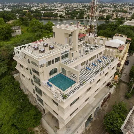 Hotel Raj Kuber