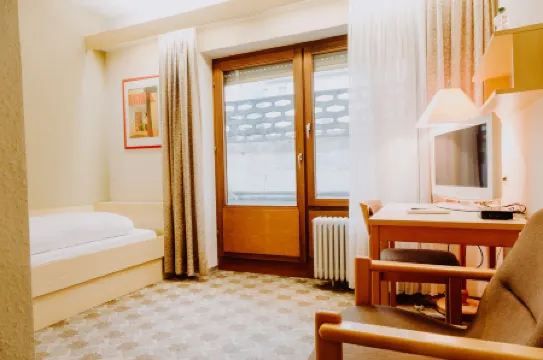 摩爾巴德斯多本酒店