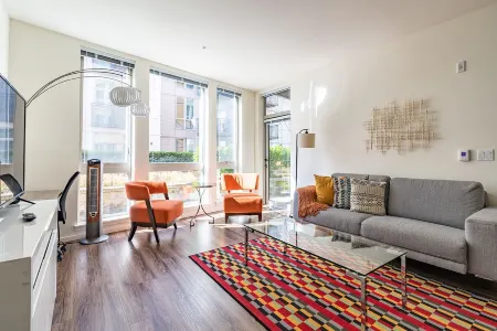 Sophari  Mercer Island Apartments Отели в г. Мерсер Айленд