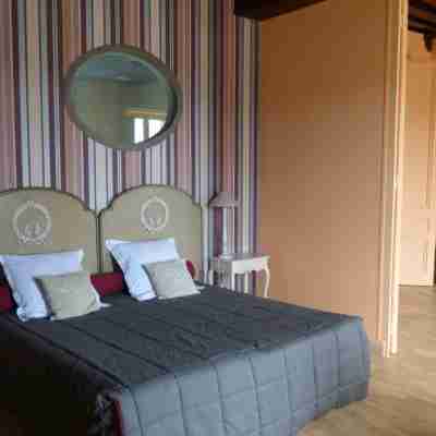 Le Relais Louis XI Rooms