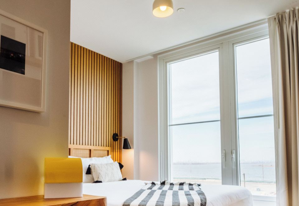 더 록어웨이 호텔