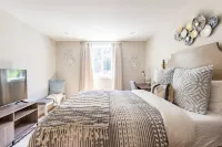 Lux Apartment on Hill Close to SF Hotels near Mar Vista Stables