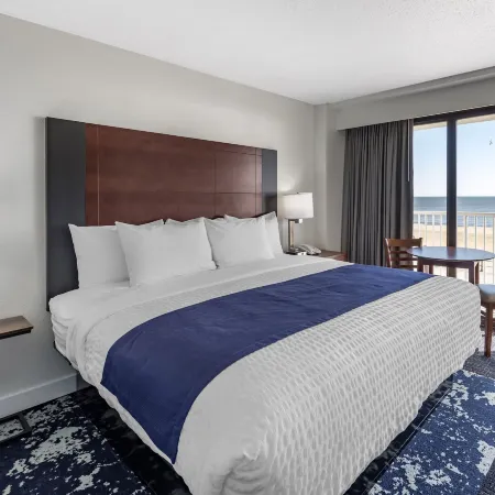 Coastal Hotel & Suites Virginia Beach - Oceanfront Отели рядом с достопримечательностью «Кроатан-Бич»