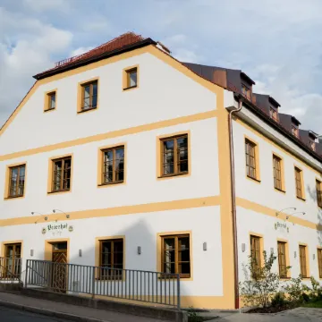 Bob W Munich Airport - Peterhof