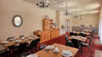 Bishops Lodge Narrandera Hotels in Narrandera