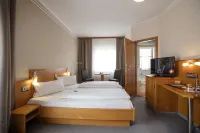 Neumaiers Hirsch -Gasthof Und Landhotel فنادق في Waldstetten